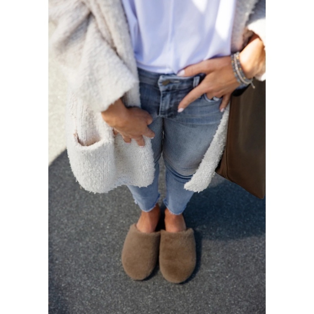 BEEK Flufftail Shearling Slide - Picture 2 of 16